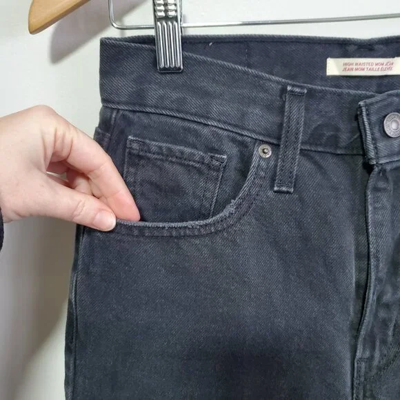 LEVI'S High Waisted Mom Jean Tapered Leg Stretch Distressed Black Women 28 x 28" - Picture 3 of 16